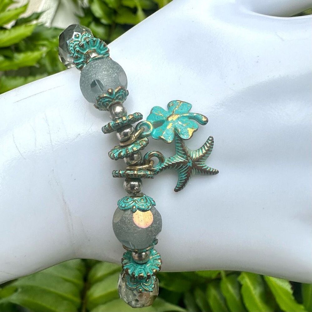 Green crystal starfish clover charm beaded stretchy bracelet